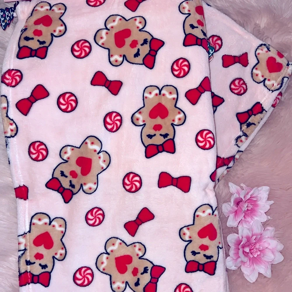 🩷🌲Betsey Johnson cutesy gingerbread girl blanket
